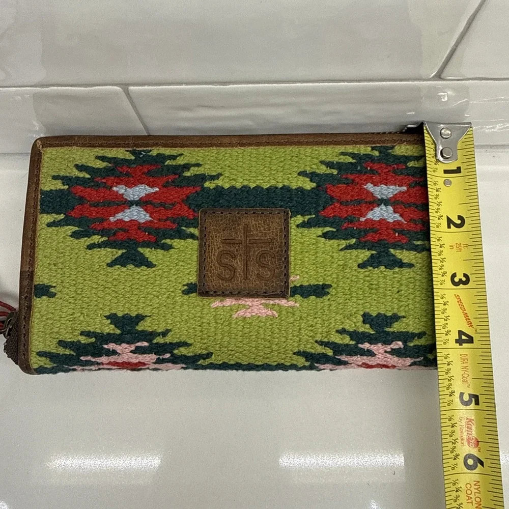 STS Ranchwear Baja Dreams Ladies Bi-Fold Zip Wallet NWT61297 Fast Shipping Aztec